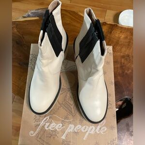 Free people white James Chelsea boot size 39.5 NWT